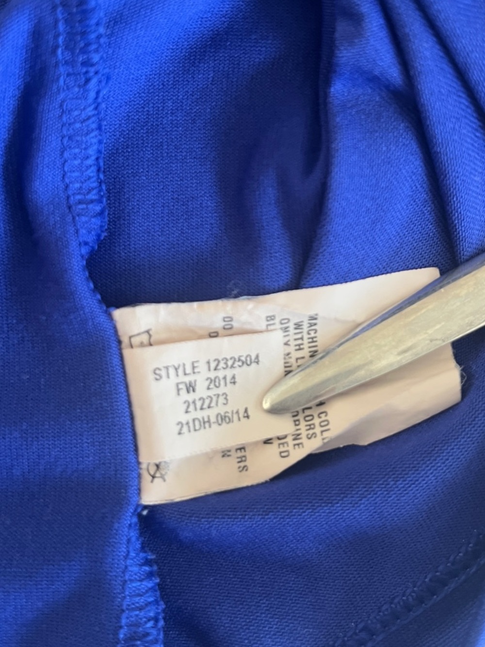 Under Armour Women's Heat-Tech Royal Blue V-Neck Long Sleeve Top- Size S/M - Picture 7 of 8